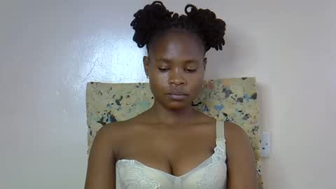 Snapshot of sexy_molyne chatting on March 24, 2026, 2:05 am Molyne online show from March 24, 2026, 2:05 am