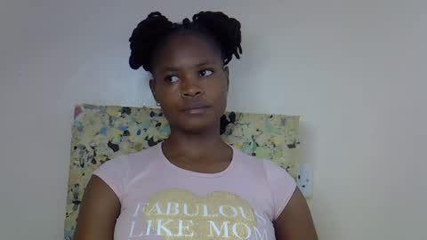 Snapshot of sexy_molyne chatting on March 26, 2026, 4:29 am Molyne online show from March 26, 2026, 4:29 am