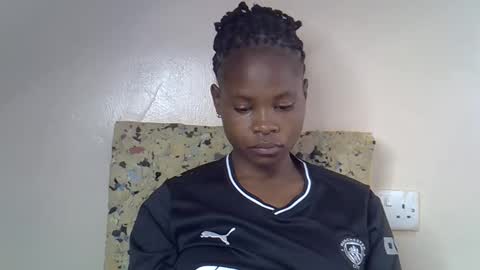 Snapshot of sexy_molyne chatting on April 9, 2026, 12:43 am Molyne online show from April 9, 2026, 12:43 am
