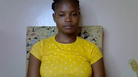 Snapshot of sexy_molyne chatting on April 16, 2026, 1:39 am Molyne online show from April 16, 2026, 1:39 am