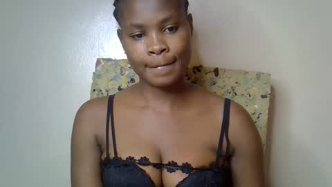 Snapshot of sexy_molyne chatting on April 30, 2026, 1:28 pm Molyne online show from April 30, 2026, 1:28 pm