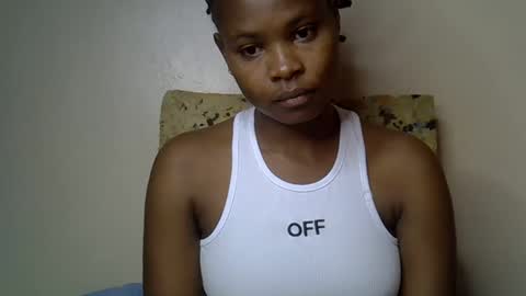Snapshot of sexy_molyne chatting on May 5, 2026, 4:31 am Molyne online show from May 5, 2026, 4:31 am