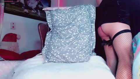 Snapshot of sexy_mysterious_dirty_girl chatting on December 29, 2024, 11:18 pm queen online show from December 29, 2024, 11:18 pm