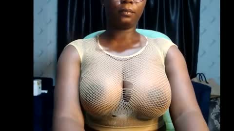 Snapshot of sexy_pearl12 chatting on February 12, 2025, 6:40 pm zoe online show from February 12, 2025, 6:40 pm