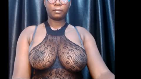 Snapshot of sexy_pearl12 chatting on February 22, 2025, 7:36 pm zoe online show from February 22, 2025, 7:36 pm