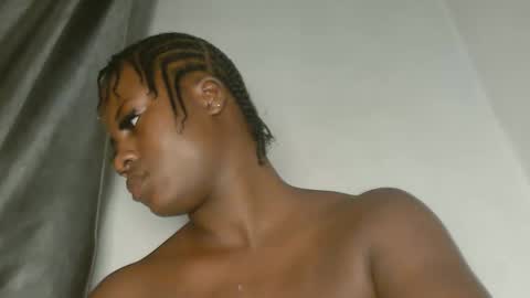 sexy_petitqueen online show from March 24, 2026, 3:44 am