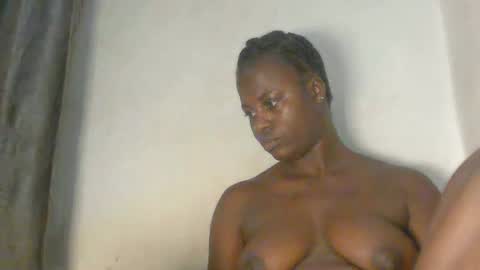 Snapshot of sexy_petitqueen chatting on May 6, 2026, 4:08 am sexy_petitqueen online show from May 6, 2026, 4:08 am