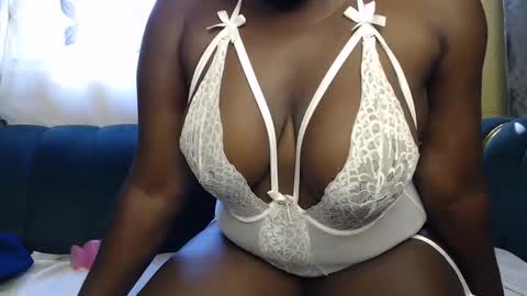 sexy_serena_ online show from January 3, 2025, 6:22 am
