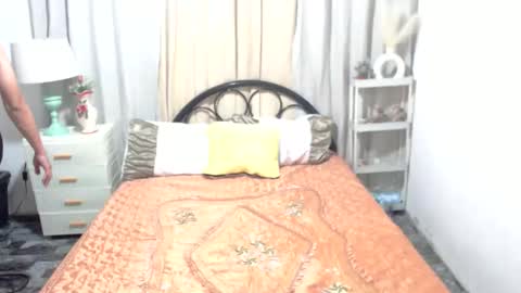 sexy_yllona online show from April 10, 2026, 10:09 am