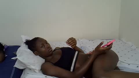 Snapshot of sexy_zola chatting on May 17, 2026, 6:33 am Im Zola online show from May 17, 2026, 6:33 am