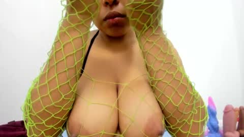 Snapshot of sexybrown_2005 chatting on September 29, 2025, 12:27 am sexybrown_2005 online show from September 29, 2025, 12:27 am
