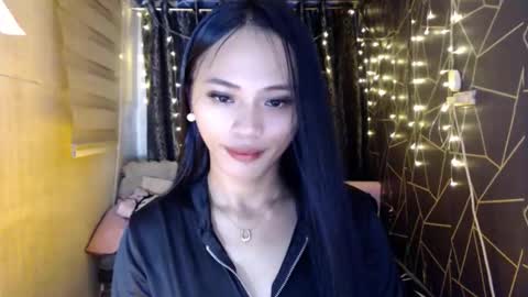 Miss Cheng online show from November 4, 2025, 8:24 am