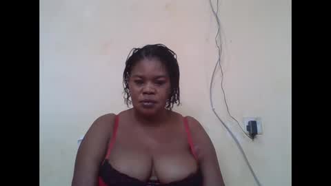 Snapshot of sexydove2 chatting on October 5, 2025, 4:11 am EMILY online show from October 5, 2025, 4:11 am