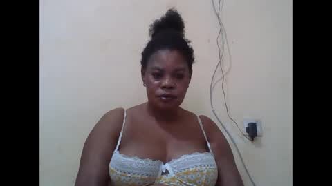 Snapshot of sexydove2 chatting on October 22, 2025, 3:18 am EMILY online show from October 22, 2025, 3:18 am