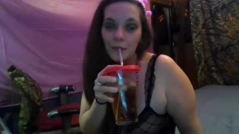 Snapshot of sexykinkycouple1001 chatting on March 5, 2026, 4:41 am Ivy Smoke Big D online show from March 5, 2026, 4:41 am