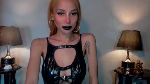 Snapshot of sexylusty2258 chatting on May 22, 2026, 2:55 pm Queen Sofia online show from May 22, 2026, 2:55 pm