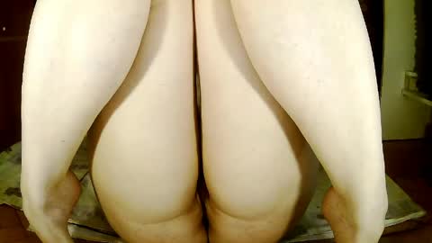Snapshot of sexymayagold chatting on April 14, 2026, 8:42 am Squirty Maya Gold online show from April 14, 2026, 8:42 am