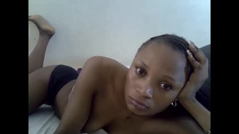 Snapshot of sexypetite4 chatting on October 17, 2025, 6:49 am SHARON online show from October 17, 2025, 6:49 am