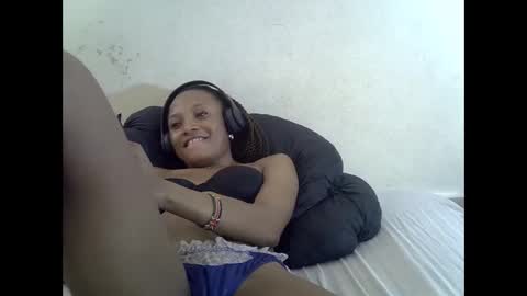 Snapshot of sexypetite4 chatting on October 25, 2025, 7:38 am SHARON online show from October 25, 2025, 7:38 am