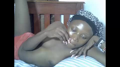 Snapshot of sexypetite4 chatting on May 12, 2026, 7:27 am SHARON online show from May 12, 2026, 7:27 am
