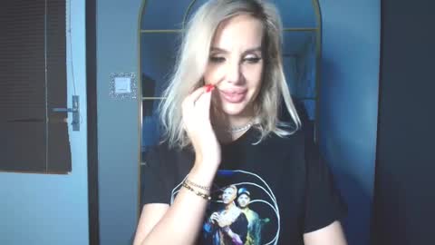 SexyQueenNina online show from March 3, 2026, 6:47 pm