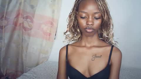 sexyzuriel online show from March 18, 2026, 9:45 am