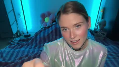 shadebabe online show from November 16, 2025, 8:42 am