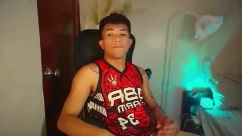 Snapshot of shake_raytow34 chatting on June 3, 2026, 4:23 pm shake_raytow34 online show from June 3, 2026, 4:23 pm