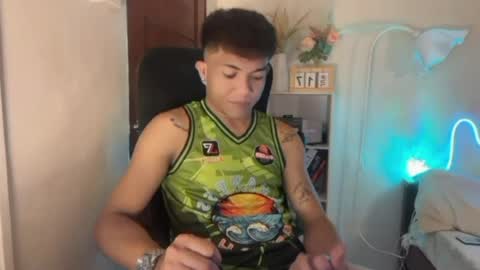 Snapshot of shake_raytow34 chatting on June 17, 2026, 1:23 pm shake_raytow34 online show from June 17, 2026, 1:23 pm