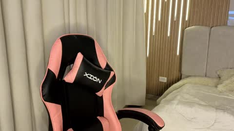 shalomm_ online show from April 7, 2026, 2:34 am