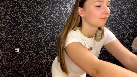 Snapshot of shalonjoosten chatting on September 13, 2025, 8:19 pm Iris online show from September 13, 2025, 8:19 pm