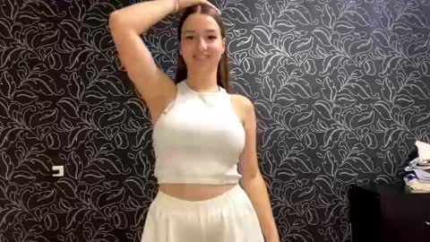 Snapshot of shalonjoosten chatting on September 23, 2025, 8:12 pm Iris online show from September 23, 2025, 8:12 pm