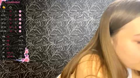 Snapshot of shalonjoosten chatting on October 5, 2025, 8:07 pm Iris online show from October 5, 2025, 8:07 pm