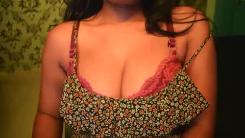 Snapshot of shanaya_indian chatting on February 10, 2025, 1:33 pm shanaya indian online show from February 10, 2025, 1:33 pm