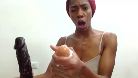 Snapshot of shanelle__ chatting on September 16, 2025, 12:50 pm S H A N E L L E online show from September 16, 2025, 12:50 pm