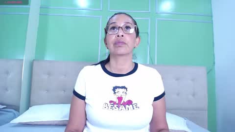 Snapshot of shanon_mature_ chatting on February 9, 2025, 1:33 am Shanon online show from February 9, 2025, 1:33 am