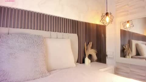 SHANON online show from November 23, 2025, 11:10 am