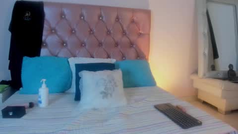 shantal_cruz1 online show from March 18, 2026, 3:42 am