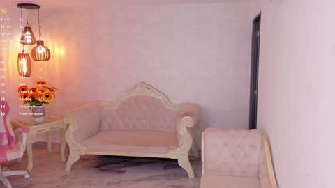 ShantallKnowles online show from November 10, 2025, 11:31 am