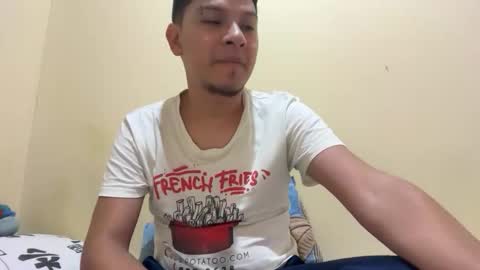 shantiiago7_ online show from April 9, 2026, 2:33 am