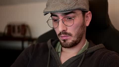 Snapshot of shape80 chatting on December 9, 2024, 4:15 pm frenchy boy online show from December 9, 2024, 4:15 pm