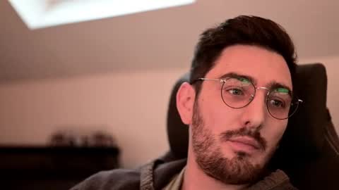 Snapshot of shape80 chatting on December 10, 2024, 3:12 pm frenchy boy online show from December 10, 2024, 3:12 pm