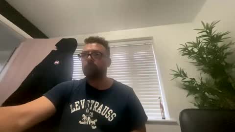 Snapshot of sharksboy16 chatting on February 22, 2025, 7:23 am Sharksboy online show from February 22, 2025, 7:23 am