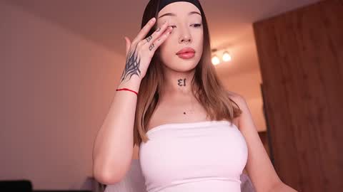 Sharlin  online show from March 14, 2026, 12:50 am