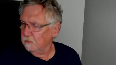 sharlots_pet online show from June 8, 2026, 1:33 pm