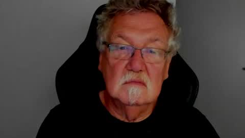 sharlots_pet online show from June 12, 2026, 11:42 am