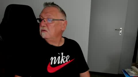 sharlots_pet online show from July 28, 2026, 12:23 pm