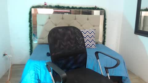 Sara online show from December 10, 2024, 3:33 pm