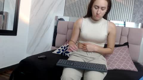Snapshot of sharlotte__jones chatting on February 3, 2026, 12:10 pm Sara online show from February 3, 2026, 12:10 pm