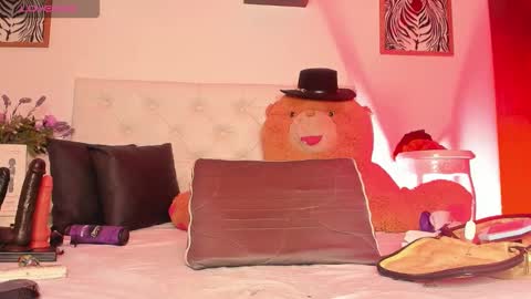 sharon_smiith_ online show from October 5, 2025, 2:54 am